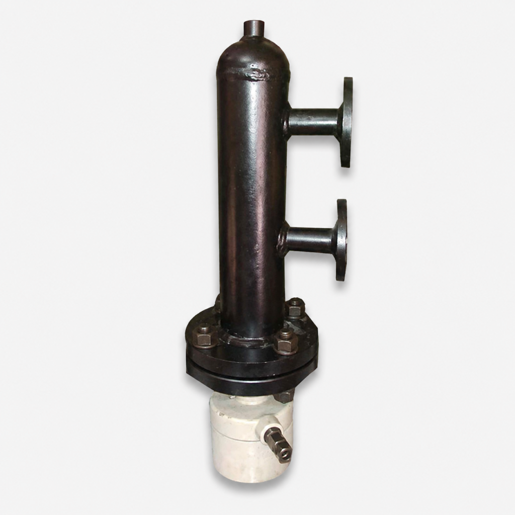 External Chamber Level Switch with flanged chamber for dependable liquid level monitoring in industrial tanks, vessels, and process applications.